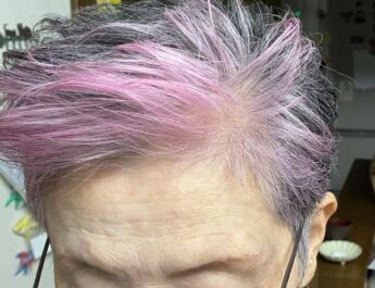 今日、久しぶりに美容室に。　　「短く切ってください。」 　　　 。
